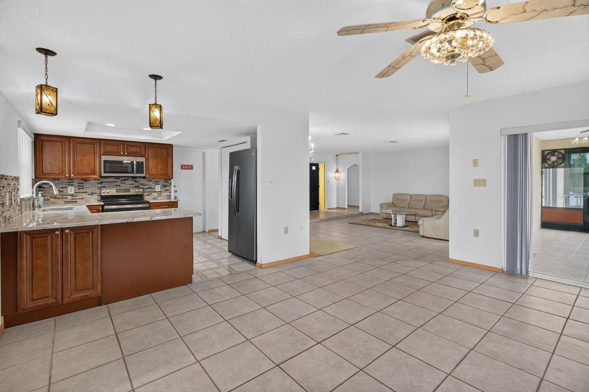 9615 TOWANDA LANE — photo 11 of 41