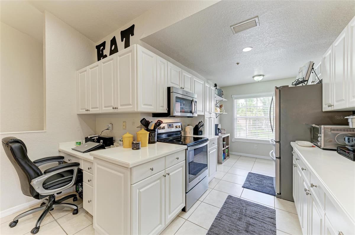 7126 CEDAR HOLLOW CIRCLE — photo 20 of 55
