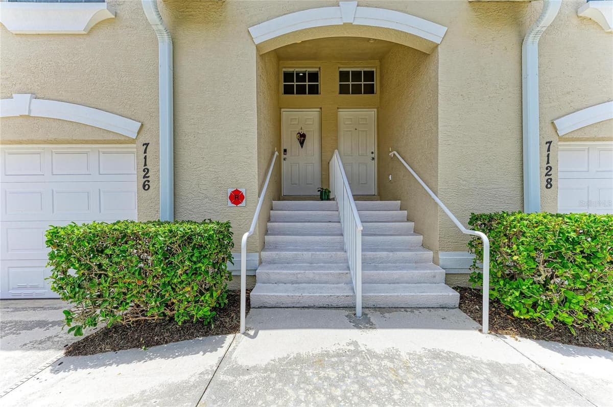 7126 CEDAR HOLLOW CIRCLE — photo 10 of 55
