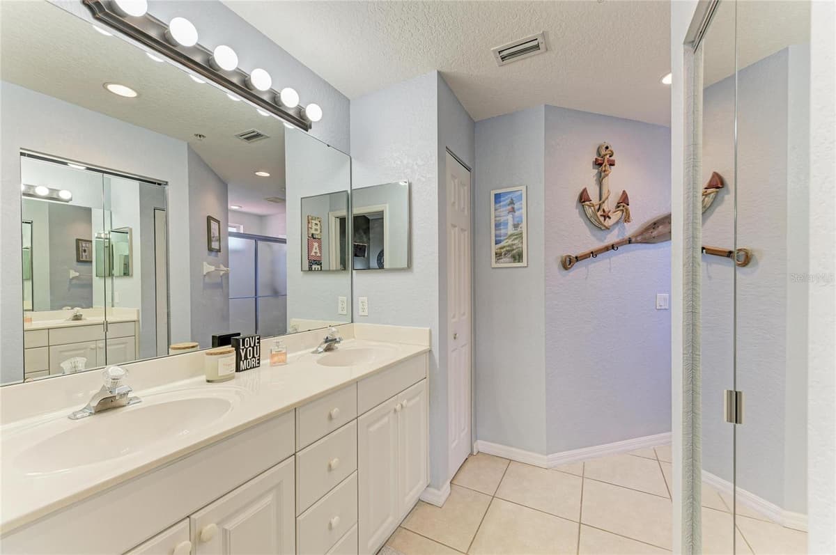 7126 CEDAR HOLLOW CIRCLE — photo 34 of 55