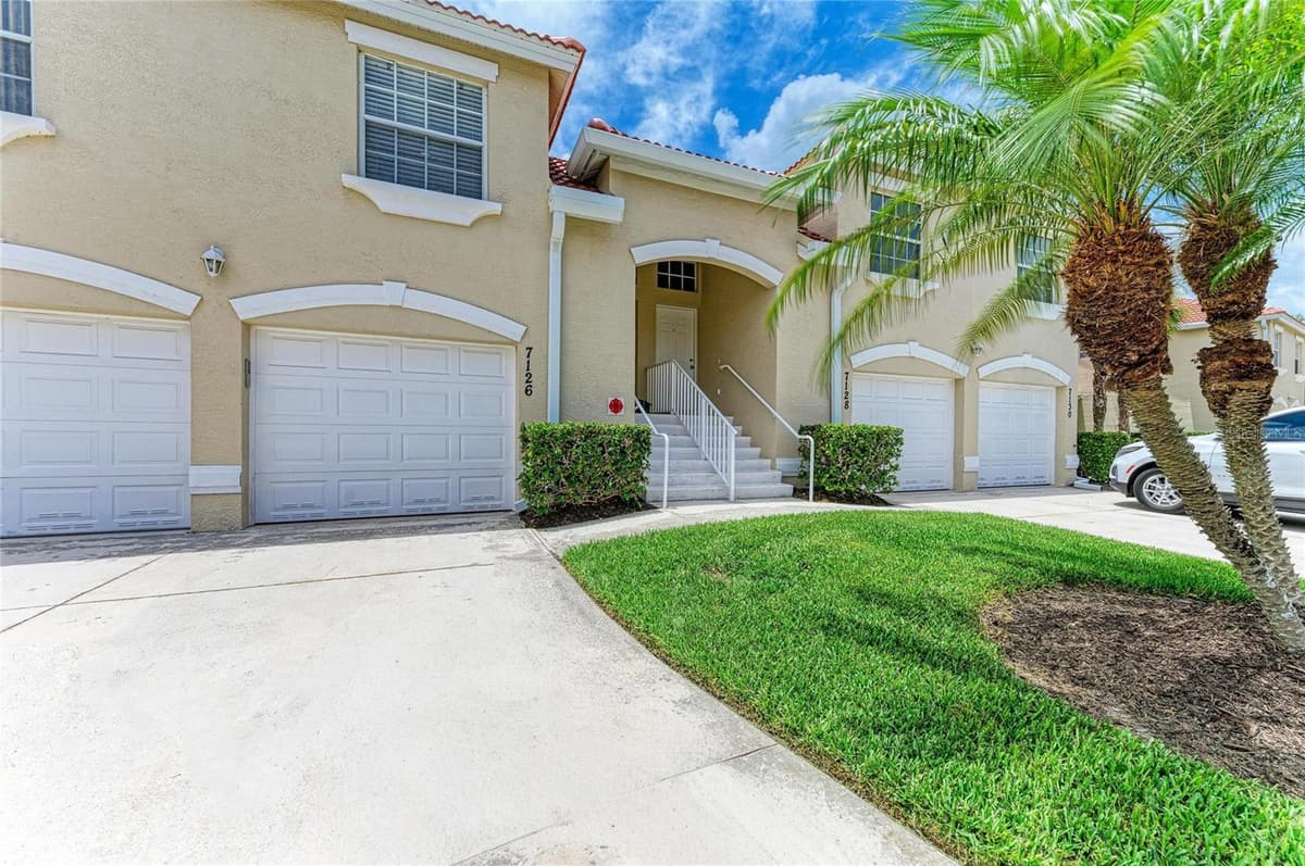 7126 CEDAR HOLLOW CIRCLE — photo 9 of 55