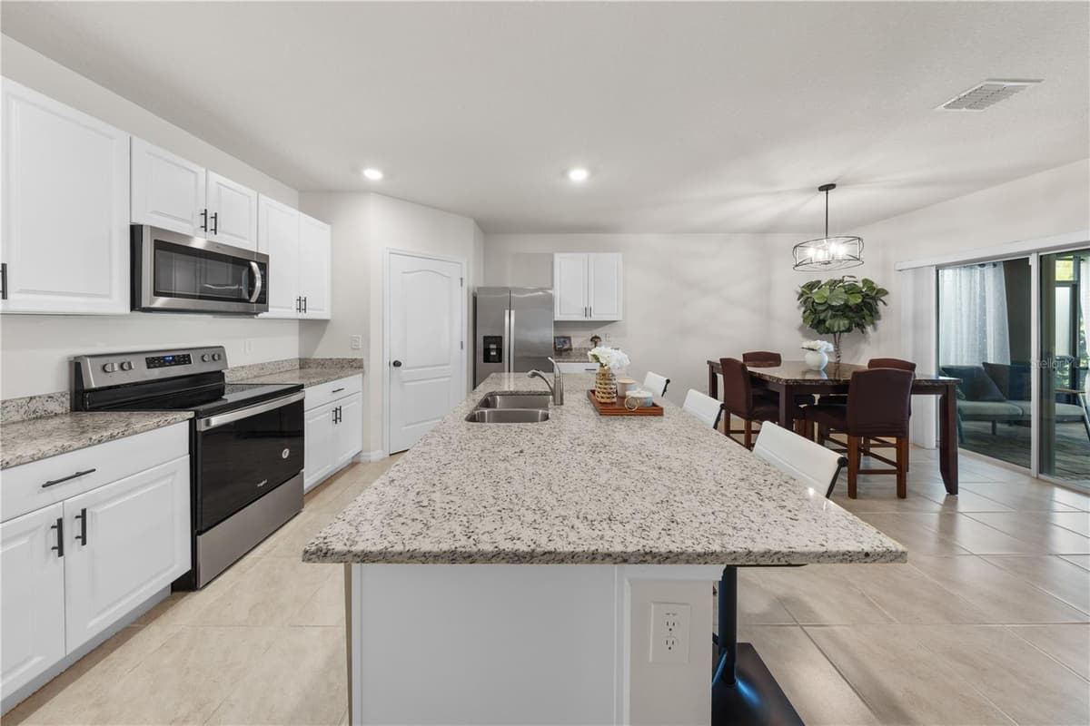 907 GUADALUPE — photo 14 of 49