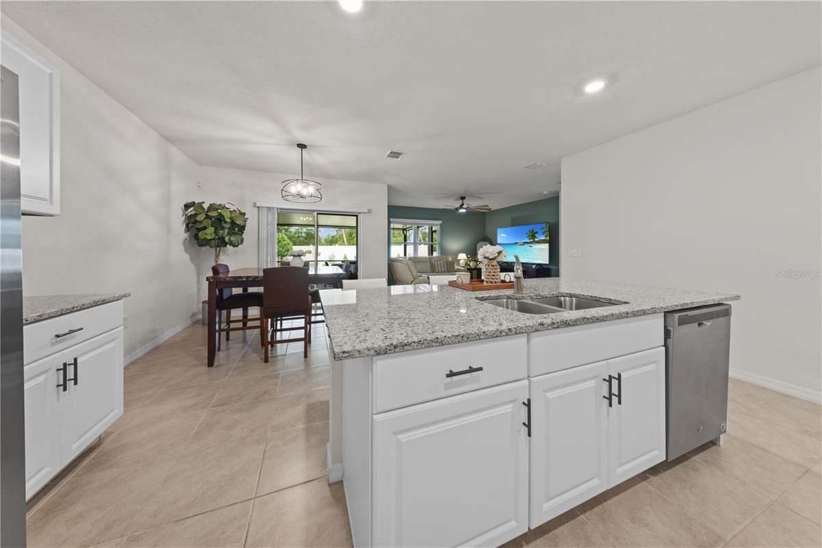 907 GUADALUPE — photo 17 of 49