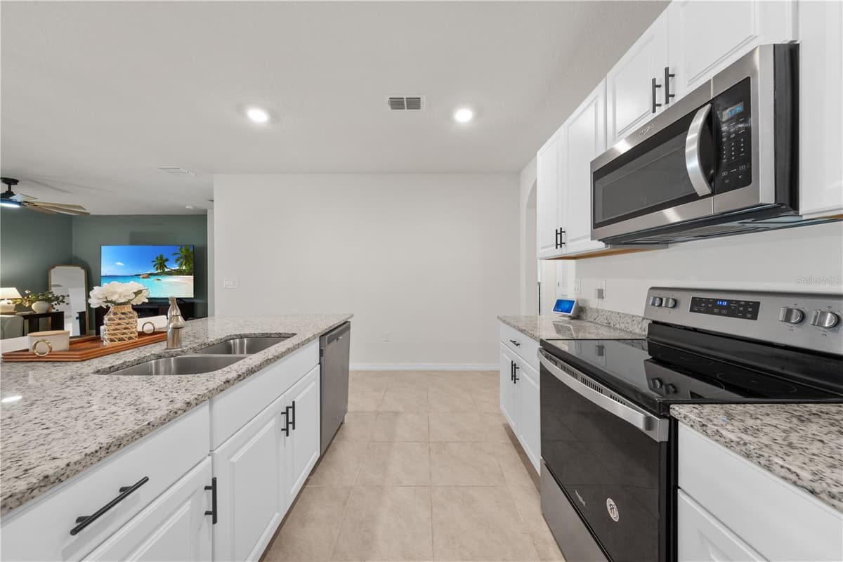 907 GUADALUPE — photo 16 of 49