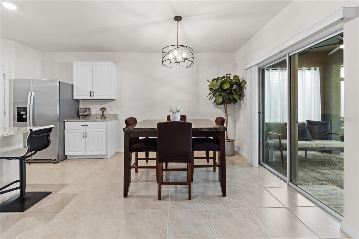 907 GUADALUPE — photo 19 of 49