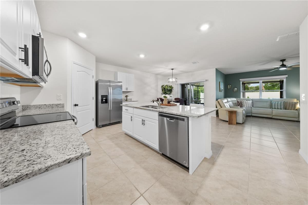 907 GUADALUPE — photo 18 of 49