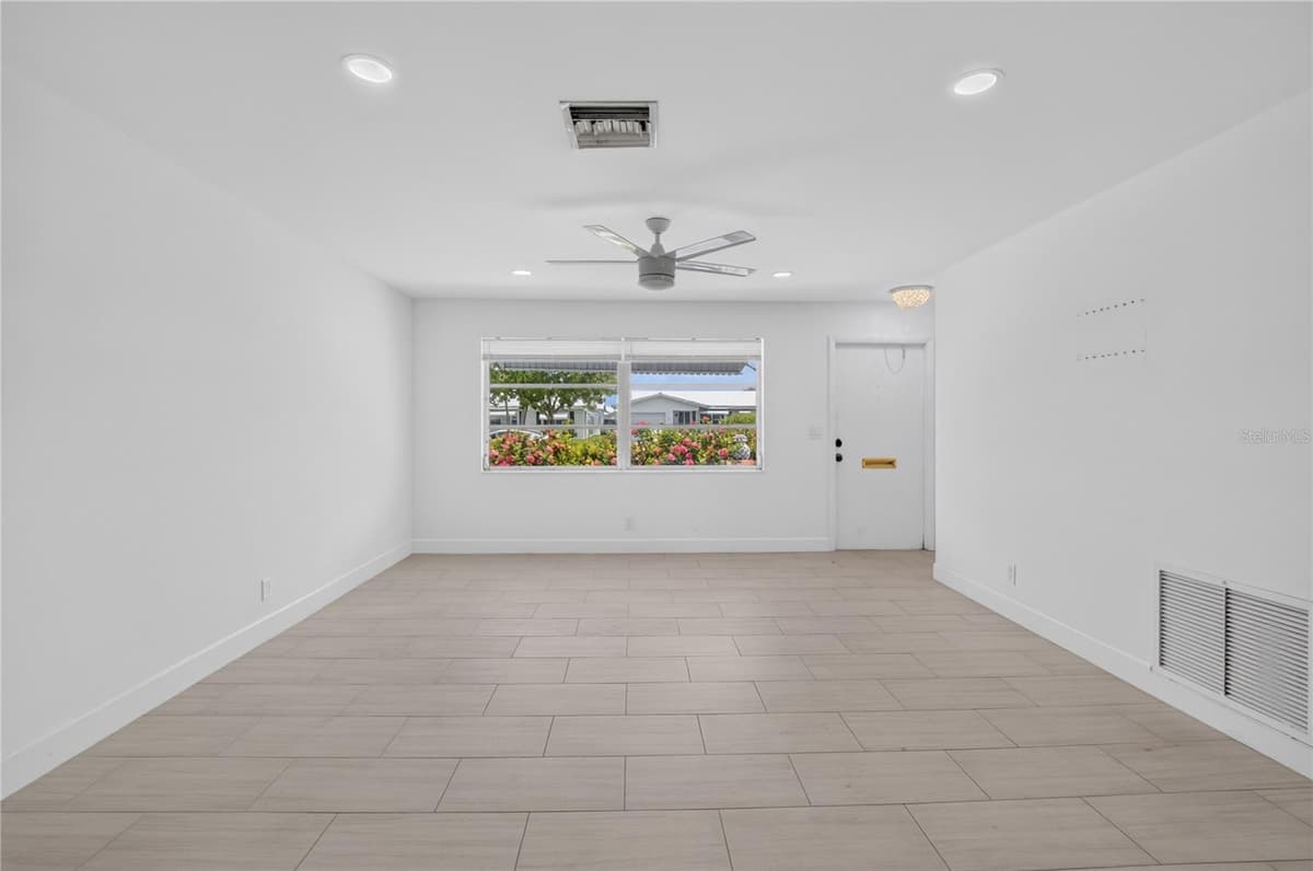 719 18TH STREET — photo 8 of 43
