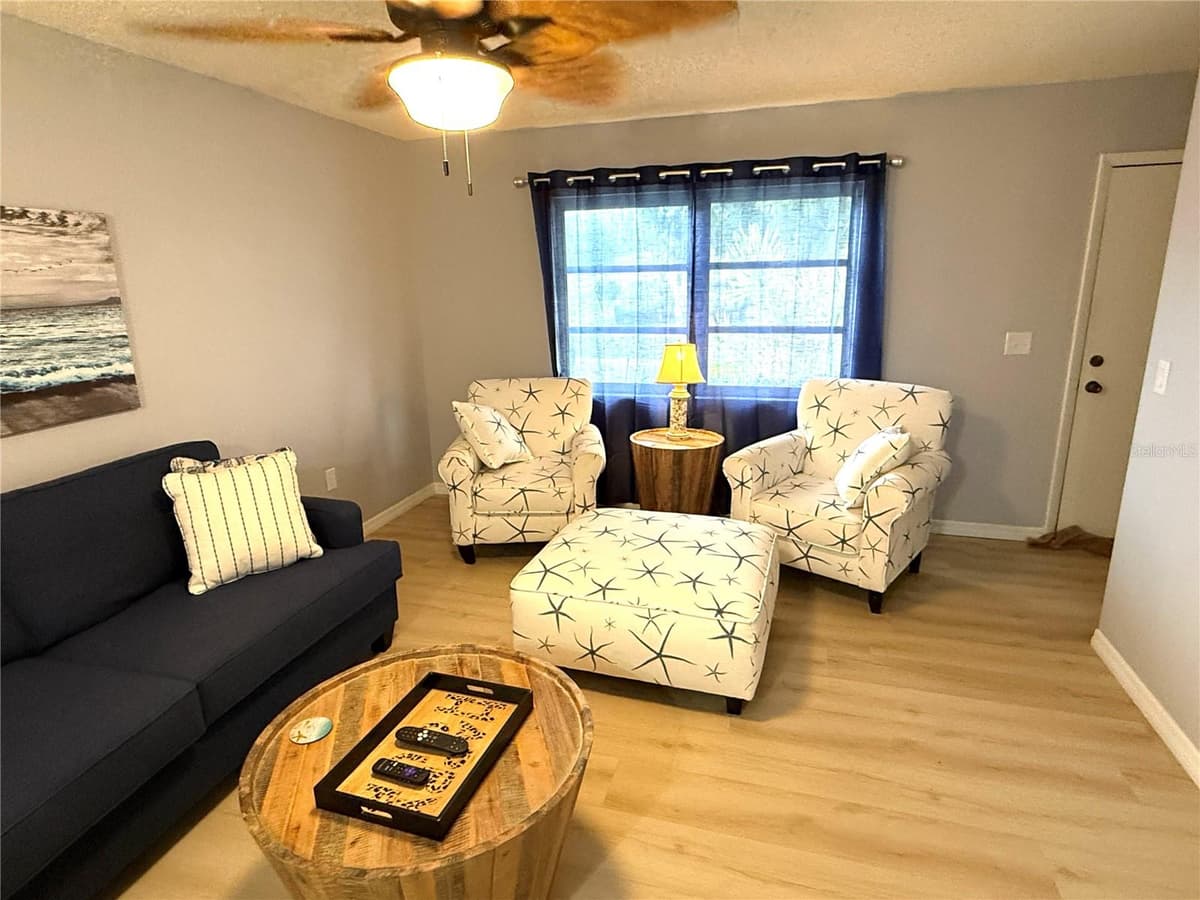 390 301 BOULEVARD — photo 4 of 25