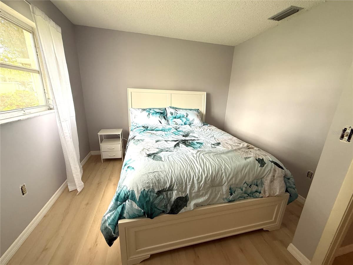 390 301 BOULEVARD — photo 15 of 25