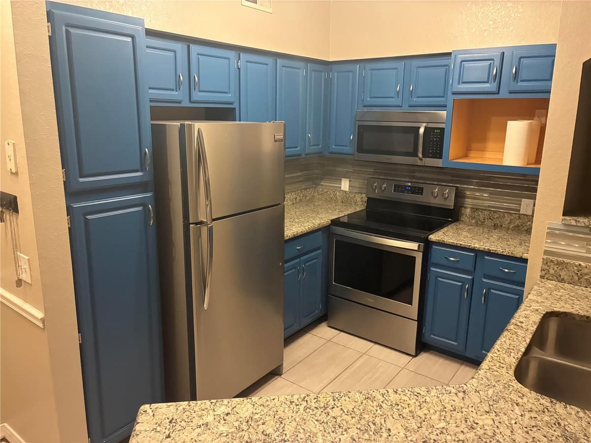 3315 PARKCHESTER SQUARE BOULEVARD — photo 3 of 23