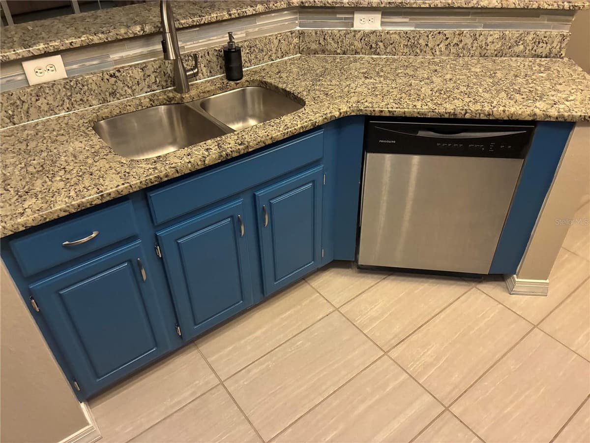 3315 PARKCHESTER SQUARE BOULEVARD — photo 5 of 23