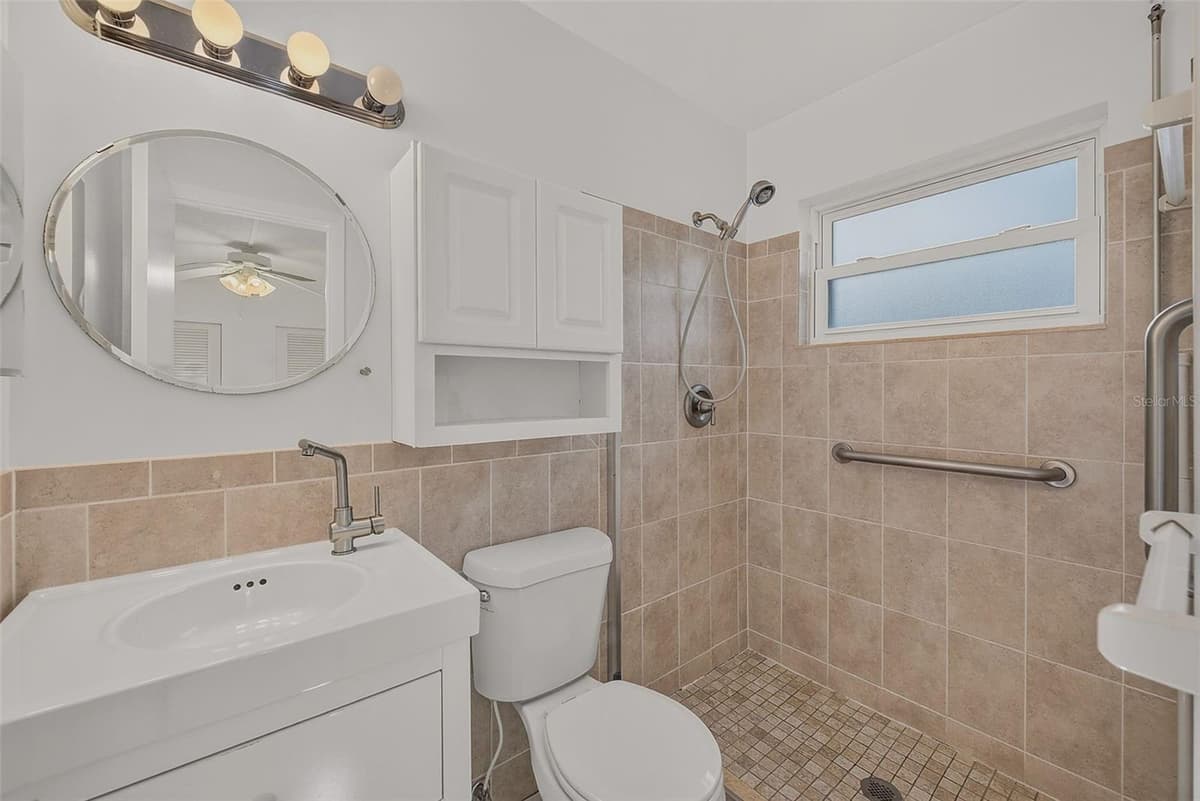 14144 87TH AVENUE — photo 5 of 42