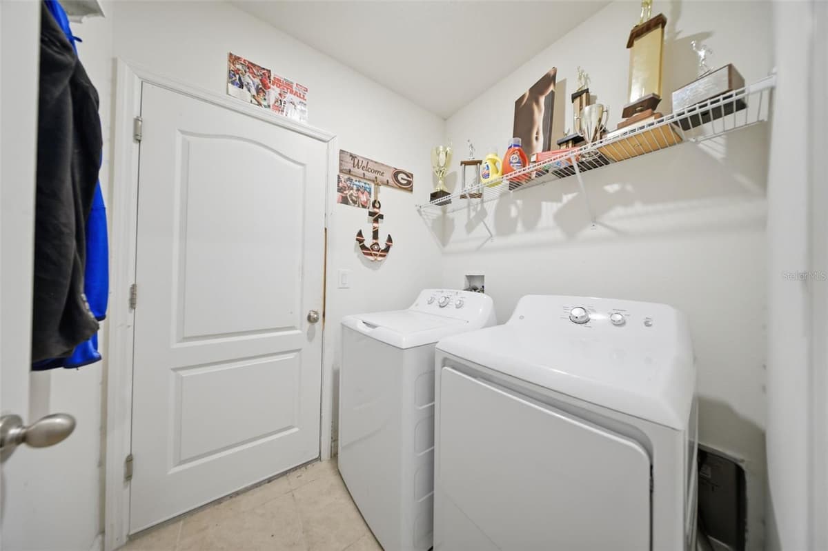 209 MEGHAN CIR — photo 25 of 44