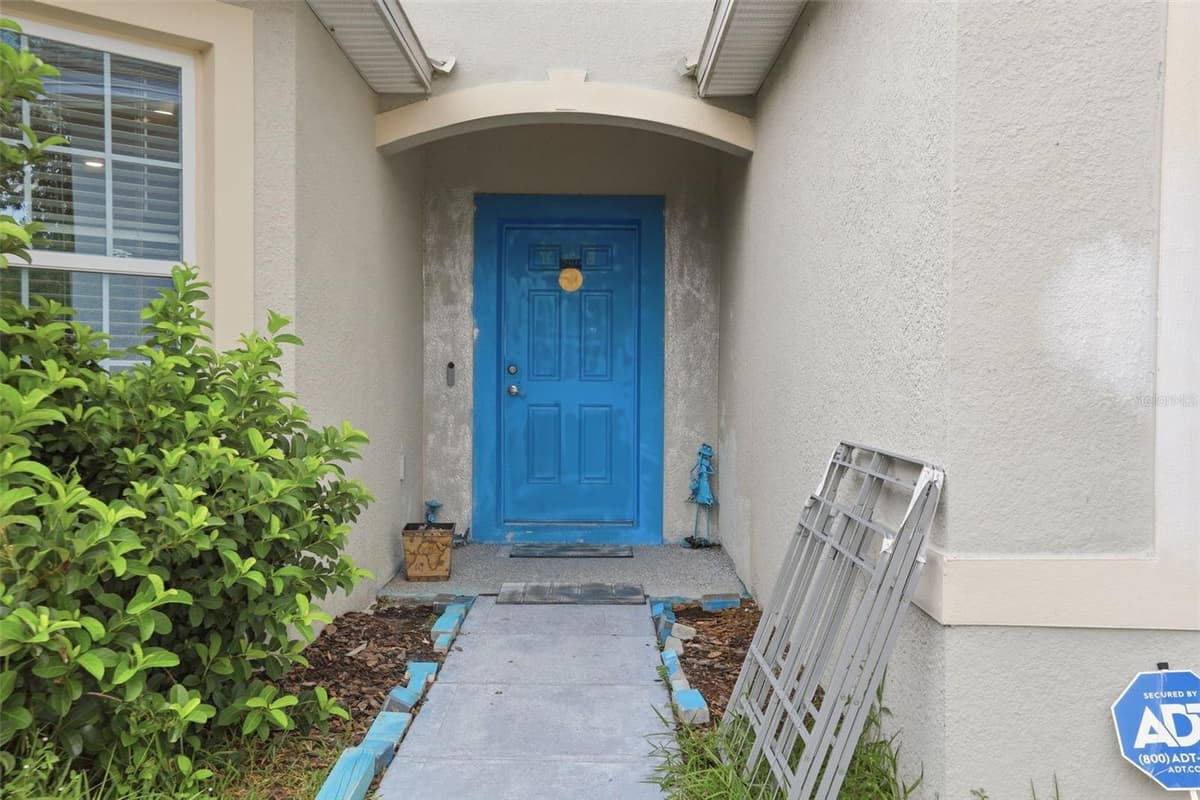 209 MEGHAN CIR — photo 3 of 44