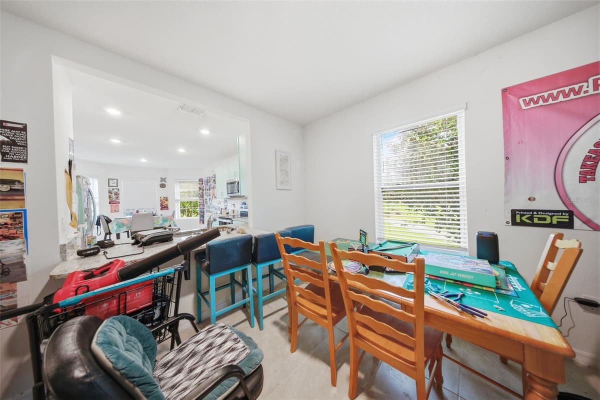 209 MEGHAN CIR — photo 15 of 44