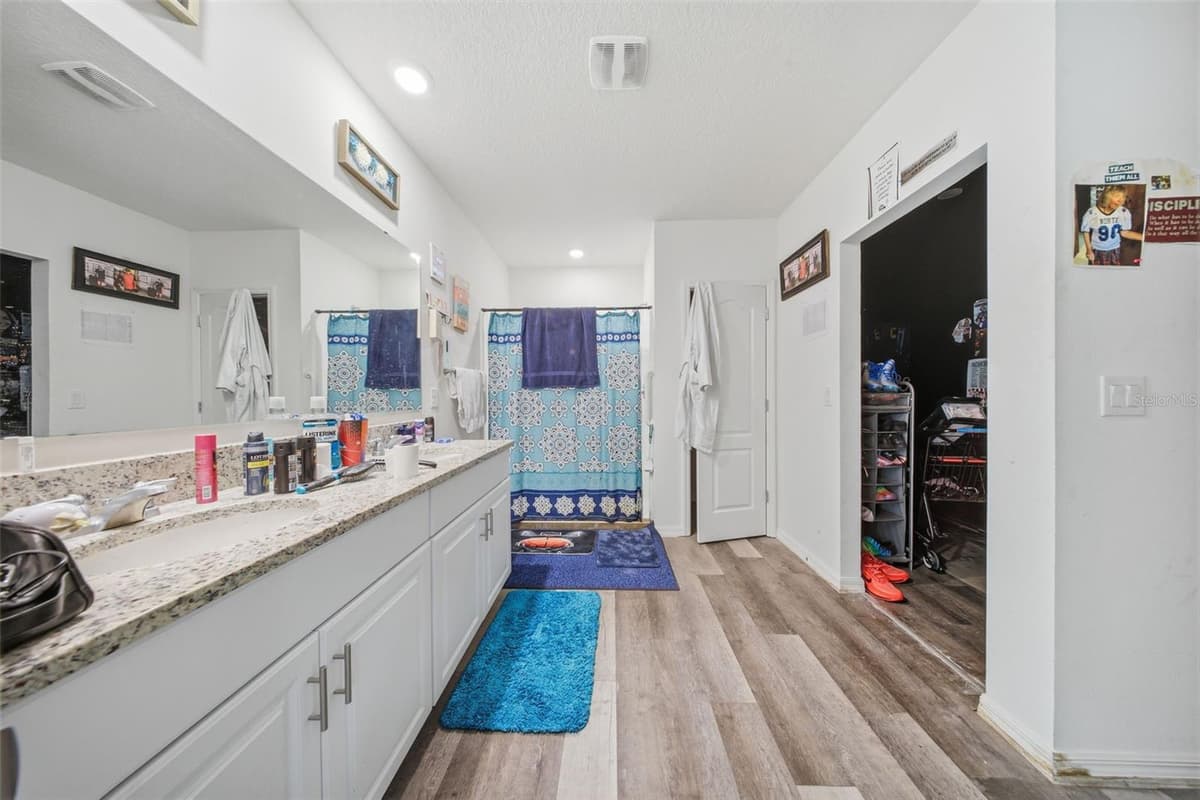 209 MEGHAN CIR — photo 22 of 44