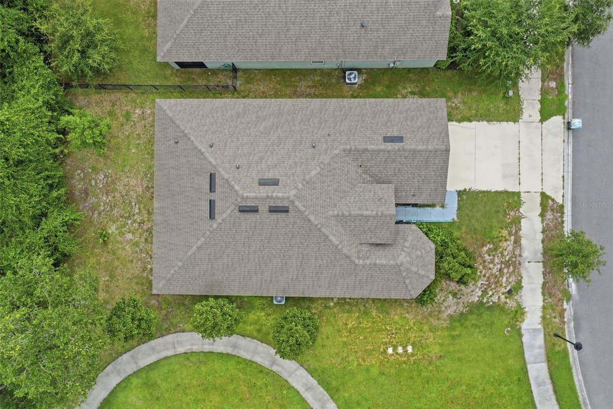 209 MEGHAN CIR — photo 37 of 44