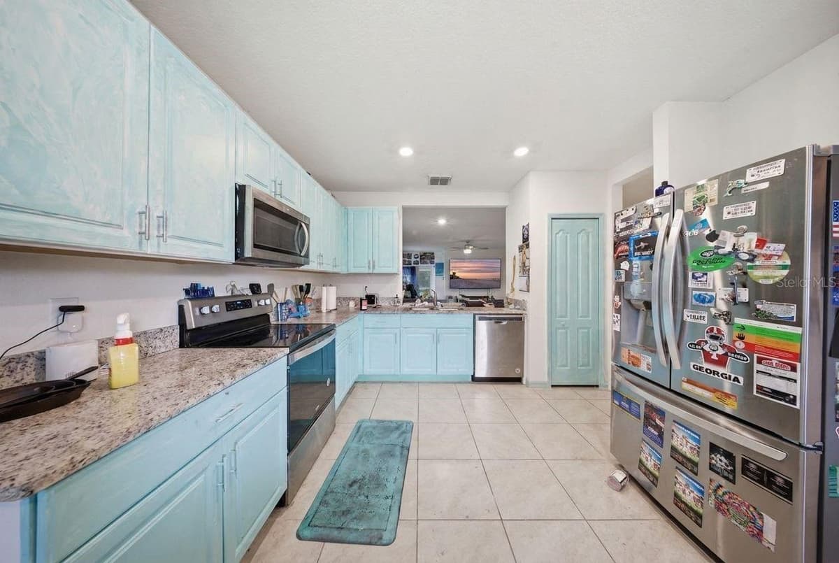 209 MEGHAN CIR — photo 12 of 44