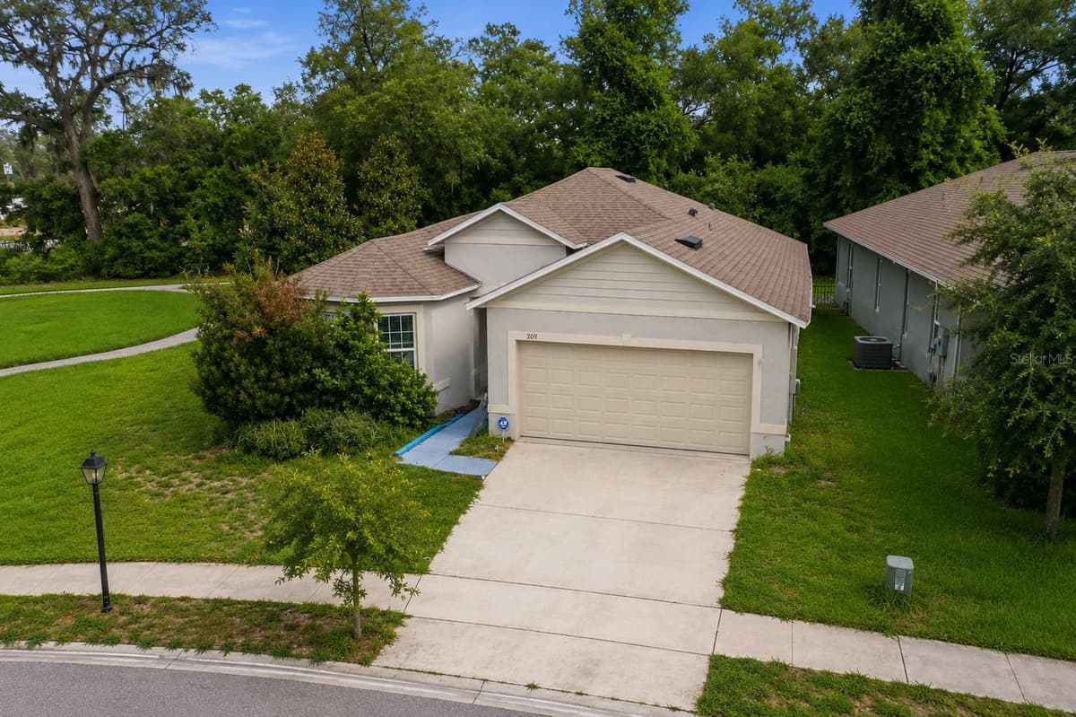 209 MEGHAN CIR — photo 31 of 44