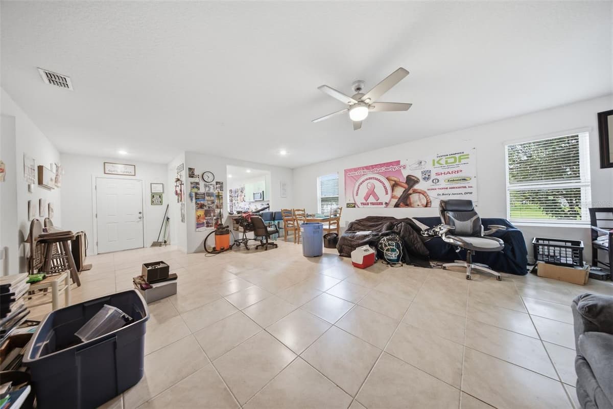 209 MEGHAN CIR — photo 10 of 44