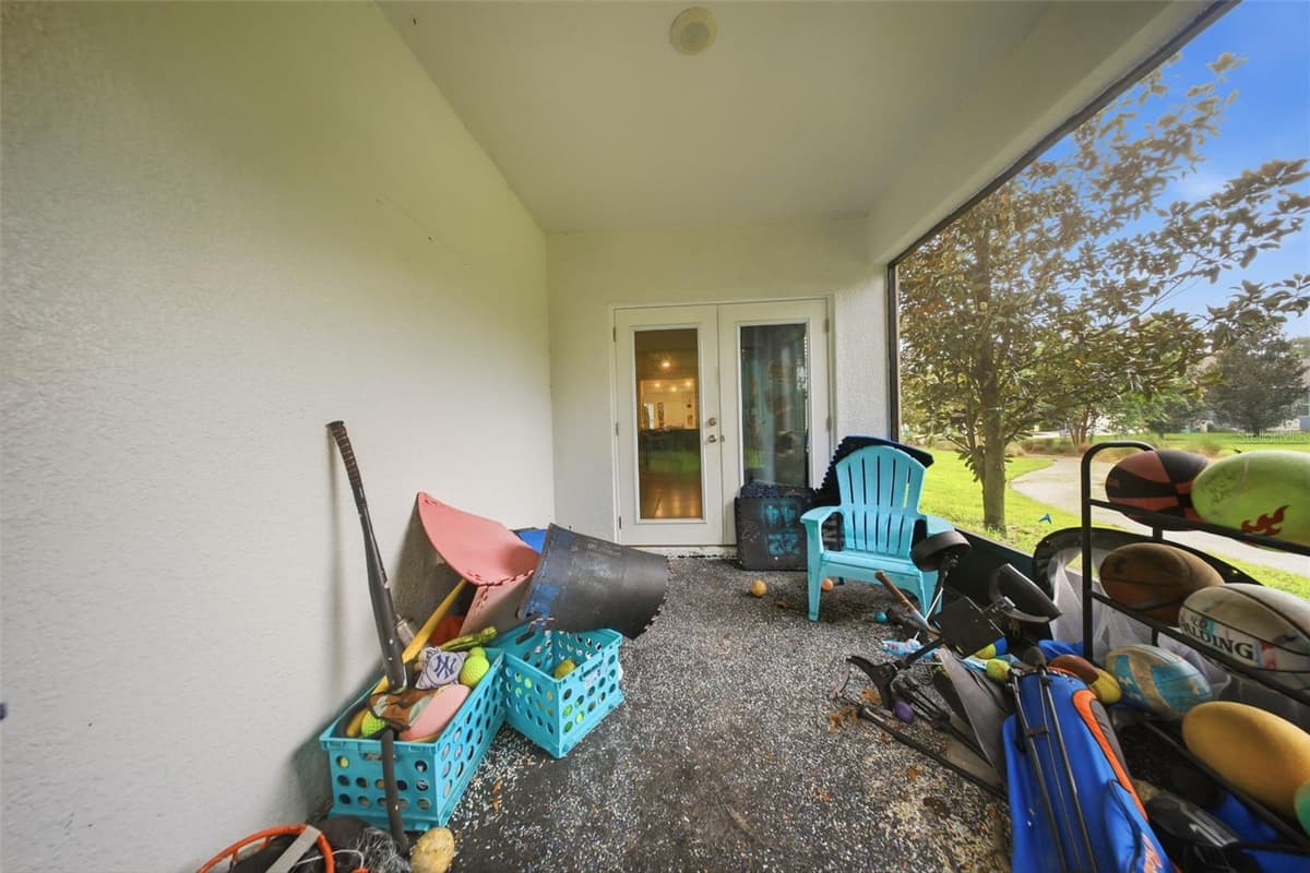 209 MEGHAN CIR — photo 27 of 44