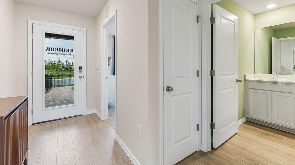 10424 CURVING CREEK LOOP — photo 2 of 23
