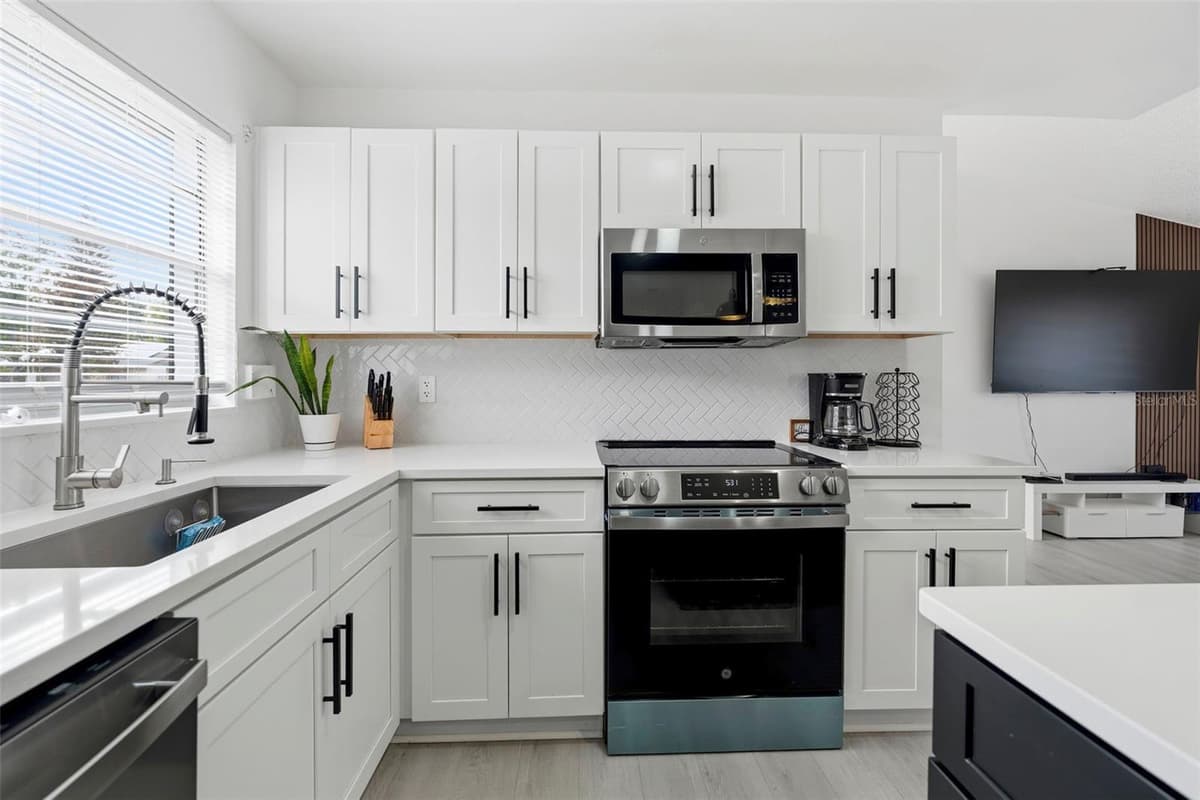 10500 RAMBLEWOOD ROAD — photo 9 of 40