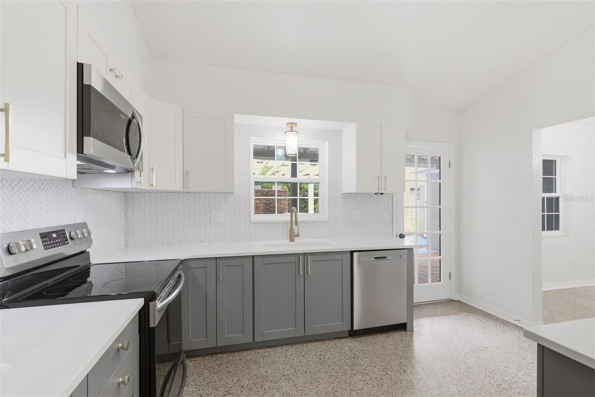 724 BRAIDWOOD LANE — photo 13 of 45