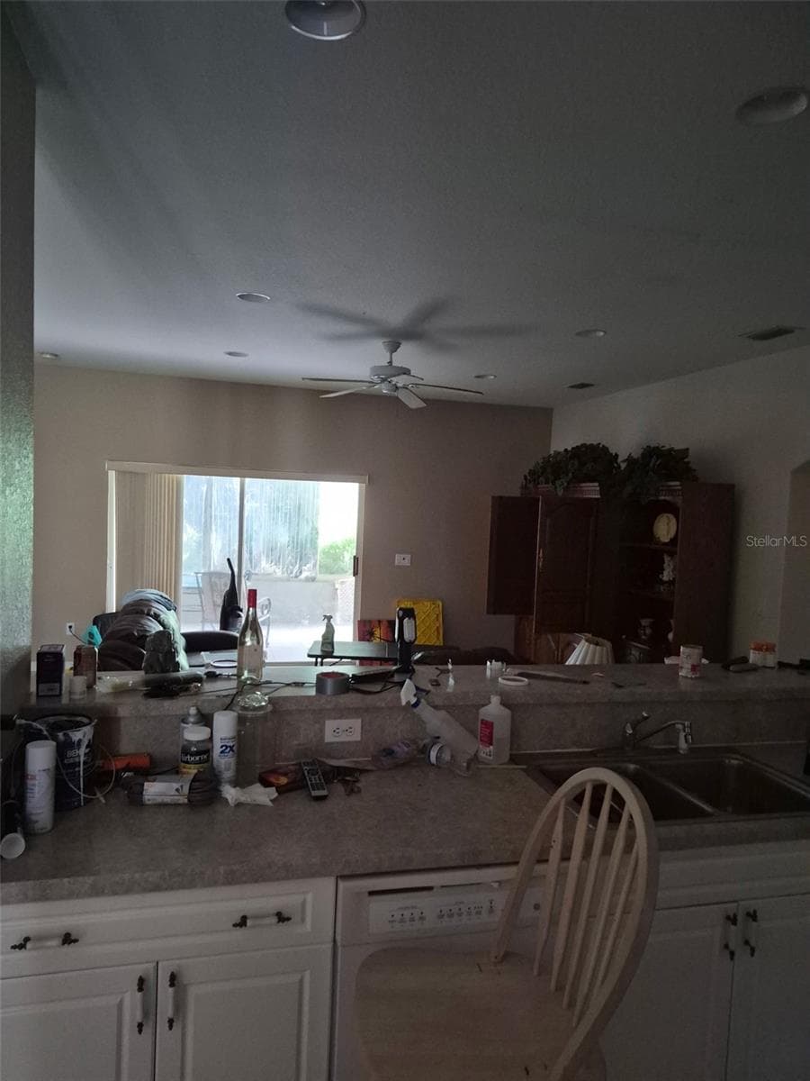 3163 FOREST CREEK DRIVE — photo 4 of 44