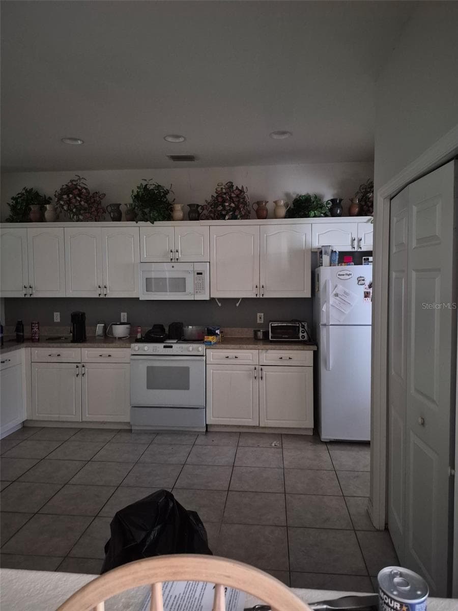 3163 FOREST CREEK DRIVE — photo 6 of 44
