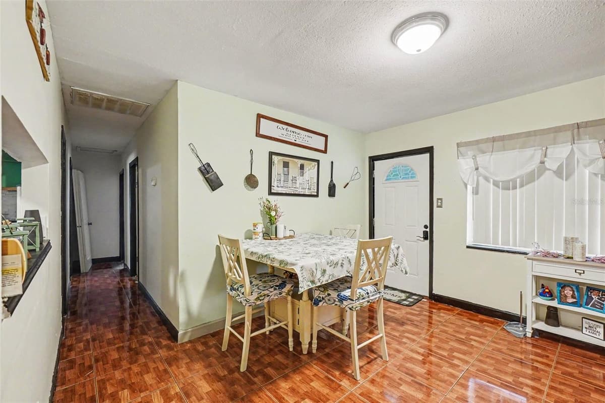 3040 STRAWBERRY LANE — photo 5 of 26