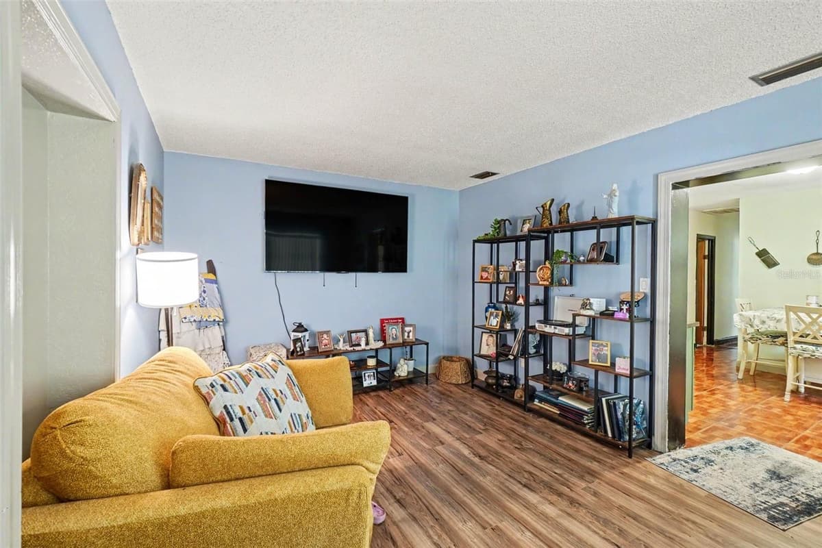 3040 STRAWBERRY LANE — photo 4 of 26