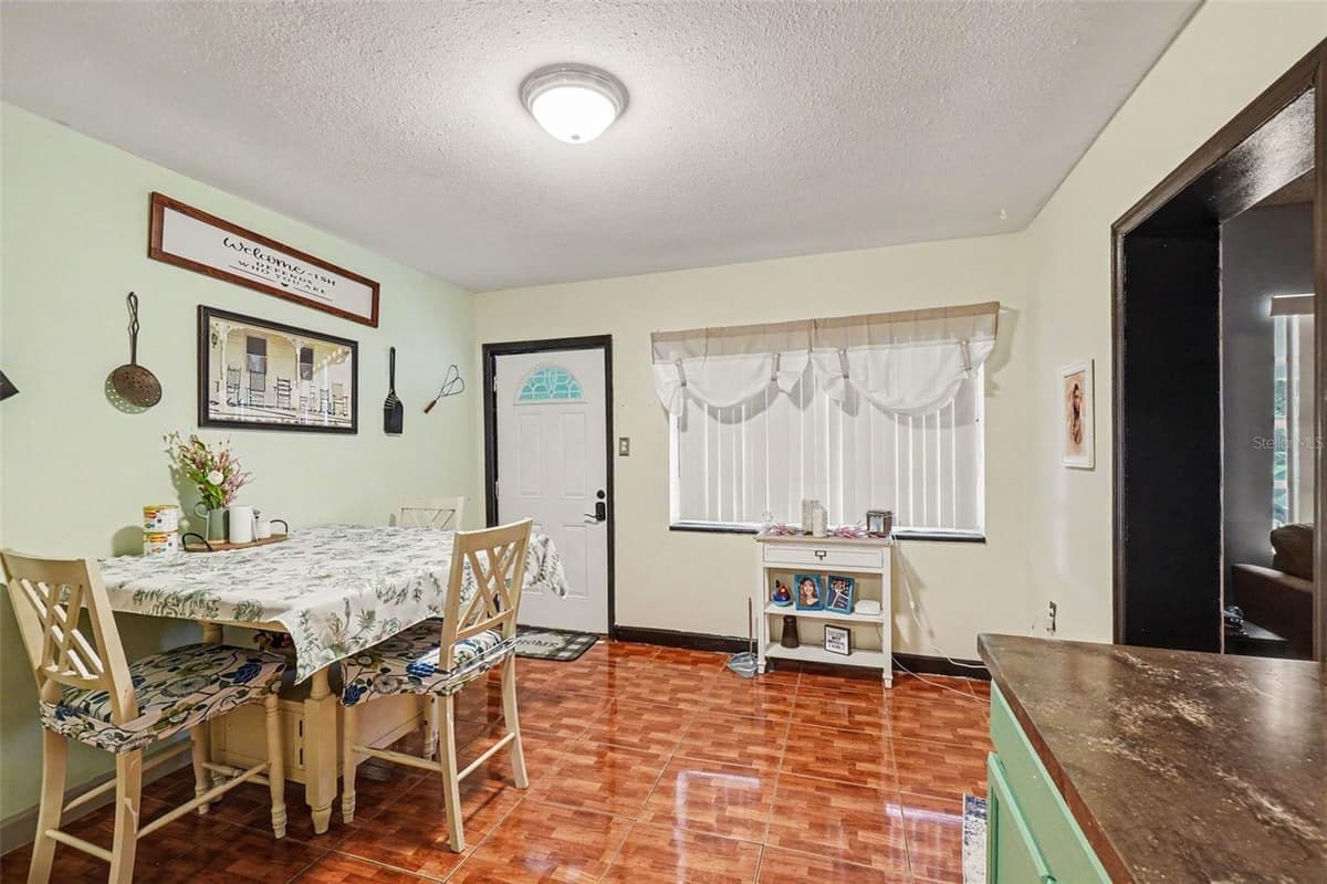 3040 STRAWBERRY LANE — photo 6 of 26