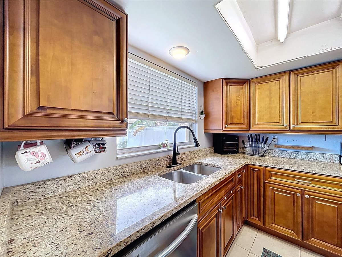 1622 DALE CIRCLE — photo 16 of 53