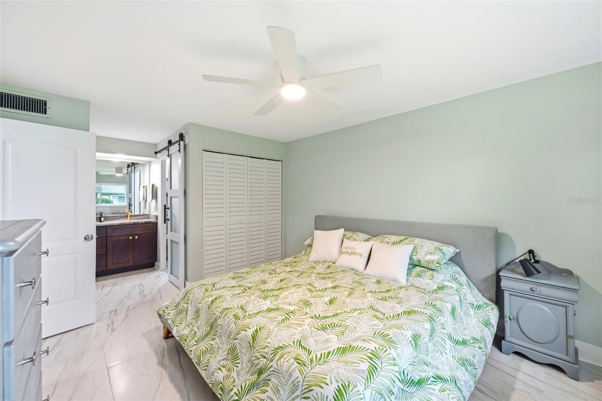 4651 LAKE VILLA DRIVE — photo 14 of 25