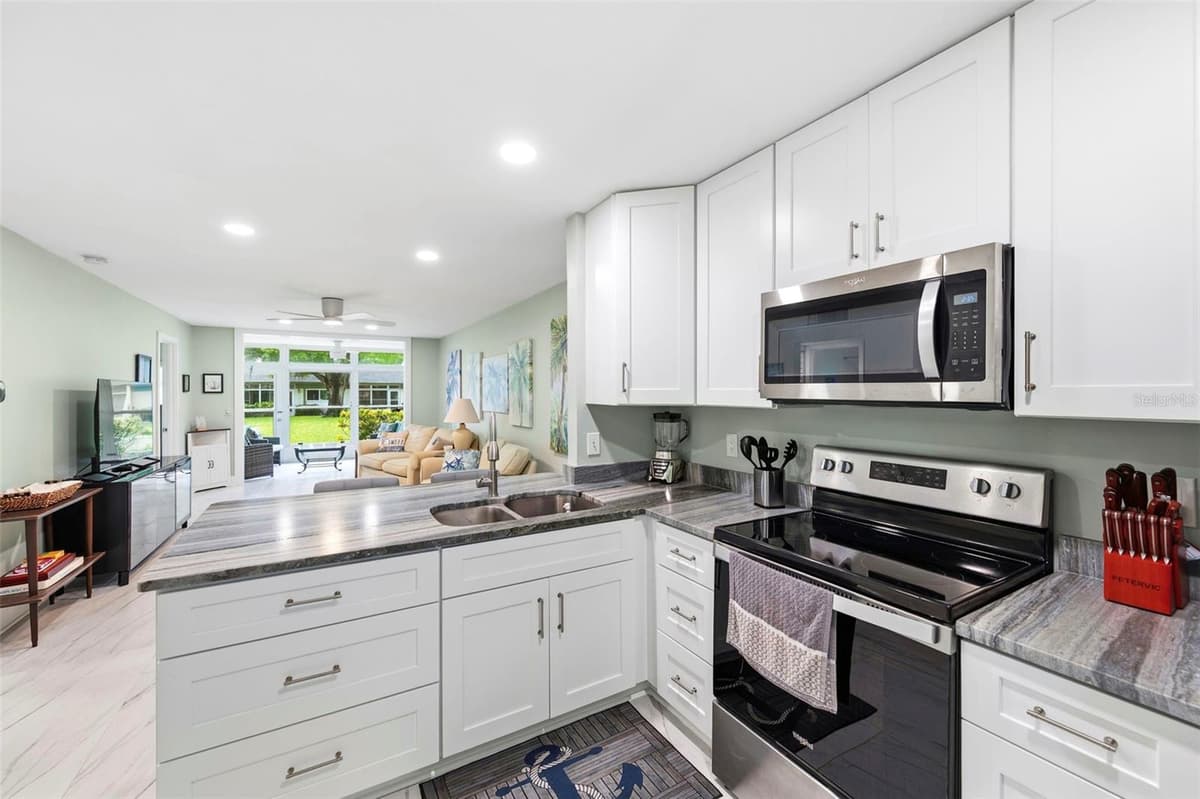 4651 LAKE VILLA DRIVE — photo 5 of 25