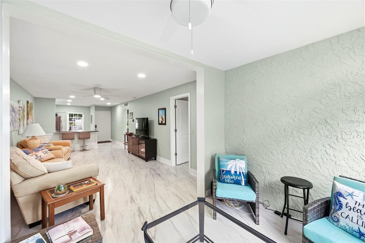4651 LAKE VILLA DRIVE — photo 11 of 25