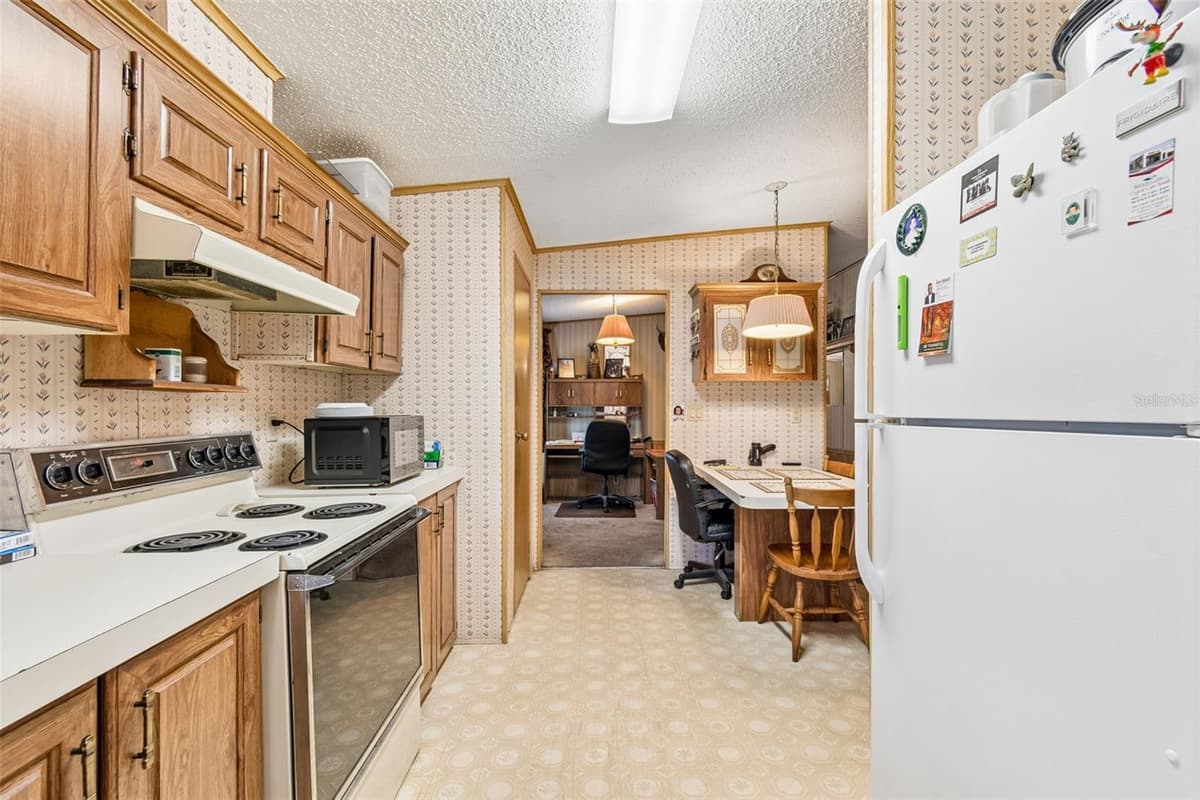6325 OAKVIEW LANE — photo 14 of 47