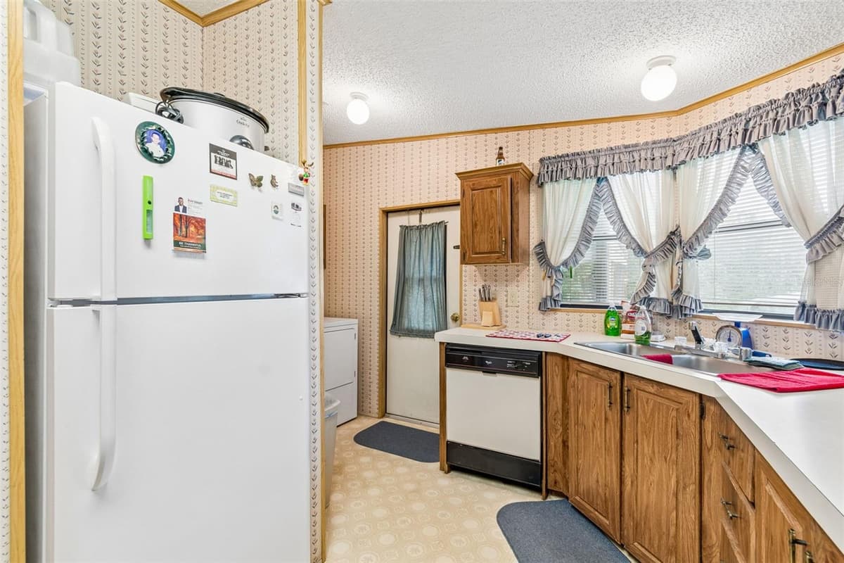 6325 OAKVIEW LANE — photo 13 of 47