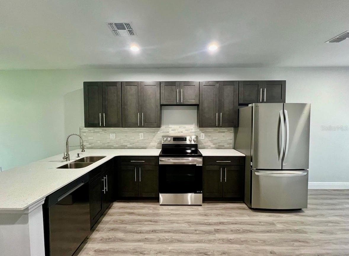 519 BLACKBIRD LANE — photo 3 of 13