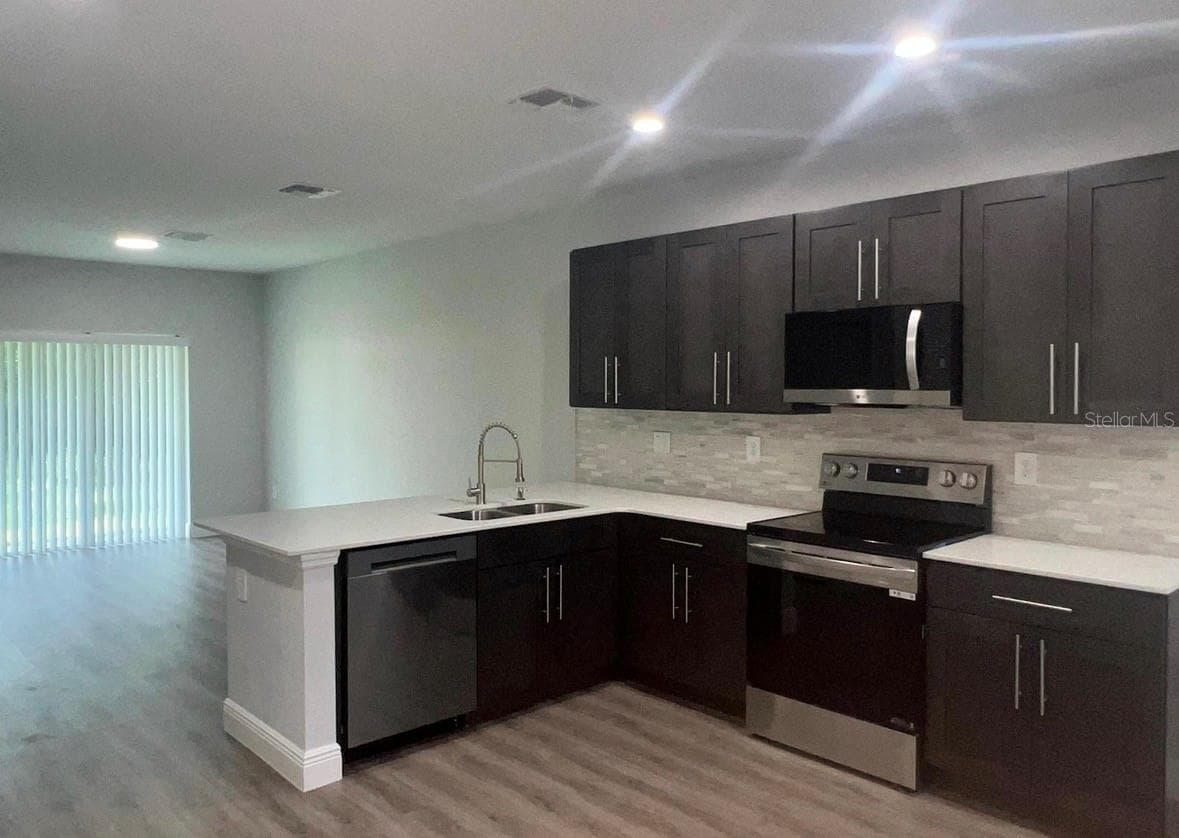 519 BLACKBIRD LANE — photo 7 of 13