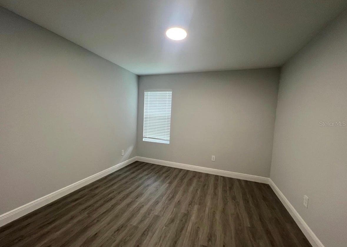 519 BLACKBIRD LANE — photo 9 of 13