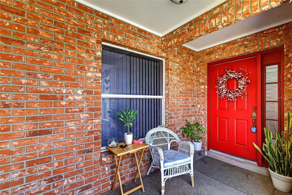 626 WOODVIEW DRIVE — photo 10 of 38