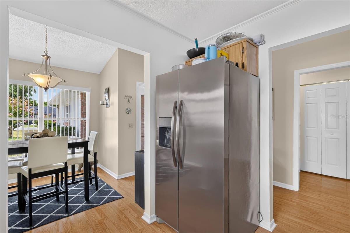 626 WOODVIEW DRIVE — photo 19 of 38