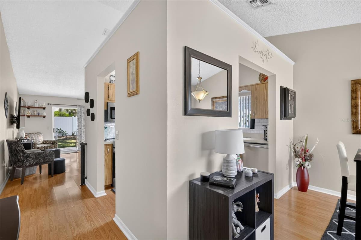 626 WOODVIEW DRIVE — photo 13 of 38