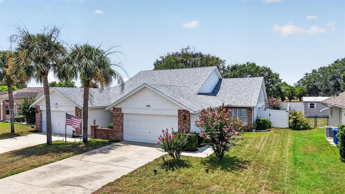 626 WOODVIEW DRIVE — photo 3 of 38