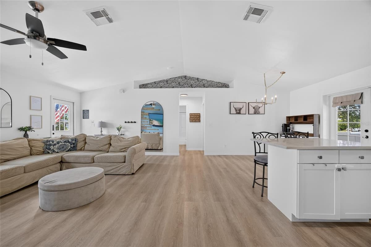 1821 22ND TERRACE — photo 8 of 39