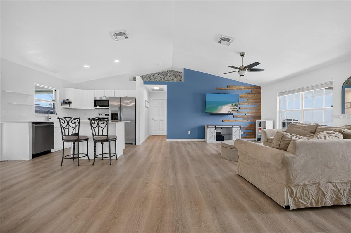 1821 22ND TERRACE — photo 7 of 39