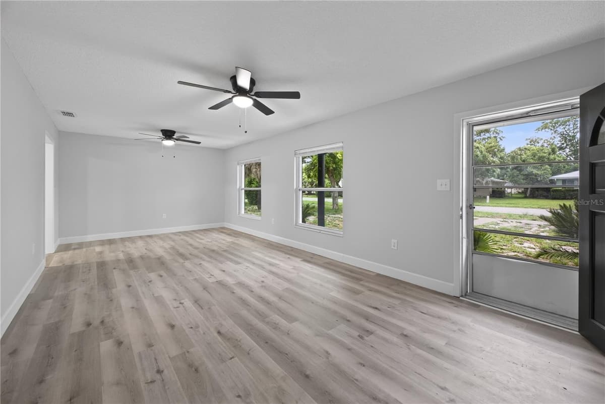 2390 NORTHLAND ROAD — photo 14 of 39
