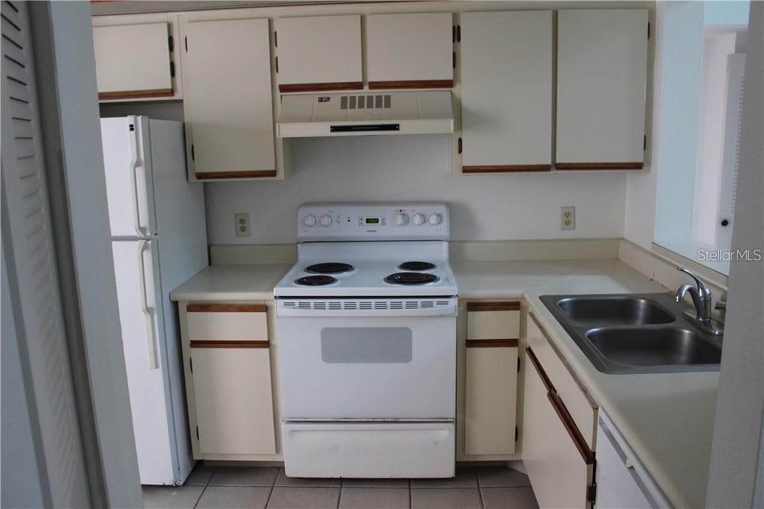 2906 SEMORAN BOULEVARD — photo 3 of 16